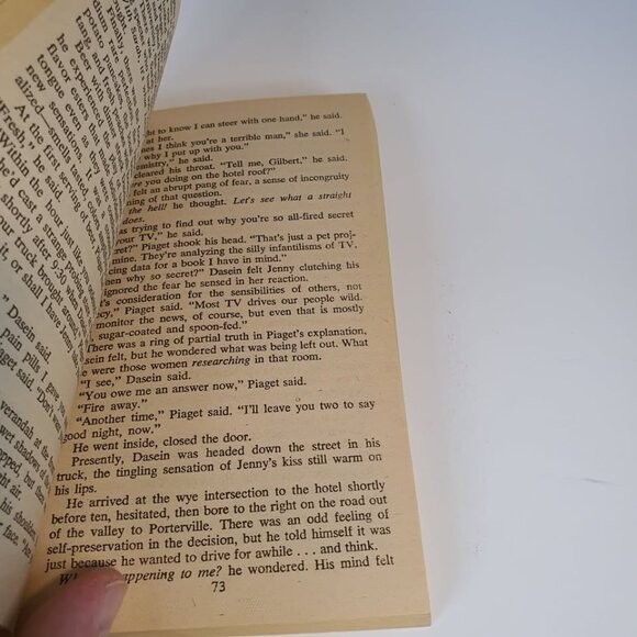 The Santaroga Barrier by Frank Herbert (1982) book - Picture 5 of 9